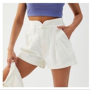 Levi’s white high waisted mom jean shorts